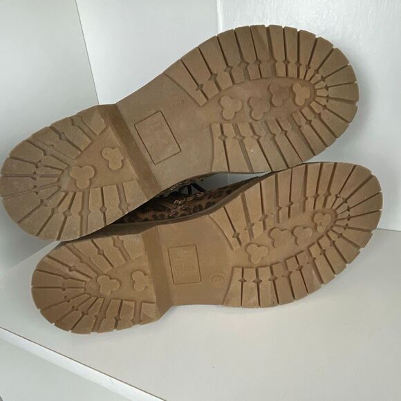 NEW Leopard Print Faux Suede Lug Sole Boots 8 - Picture 5 of 9